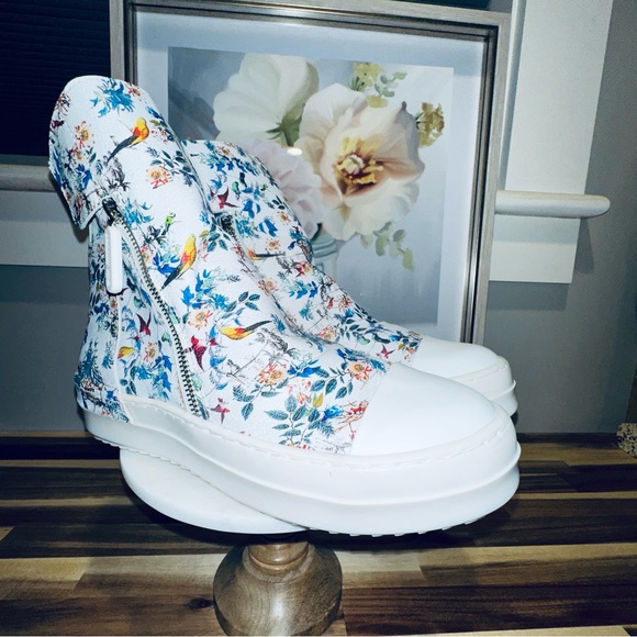 JOHNNY WAS FEATHERED FRIENDS HIGH TOP SNEAKERS sz 38 - Picture 2 of 9